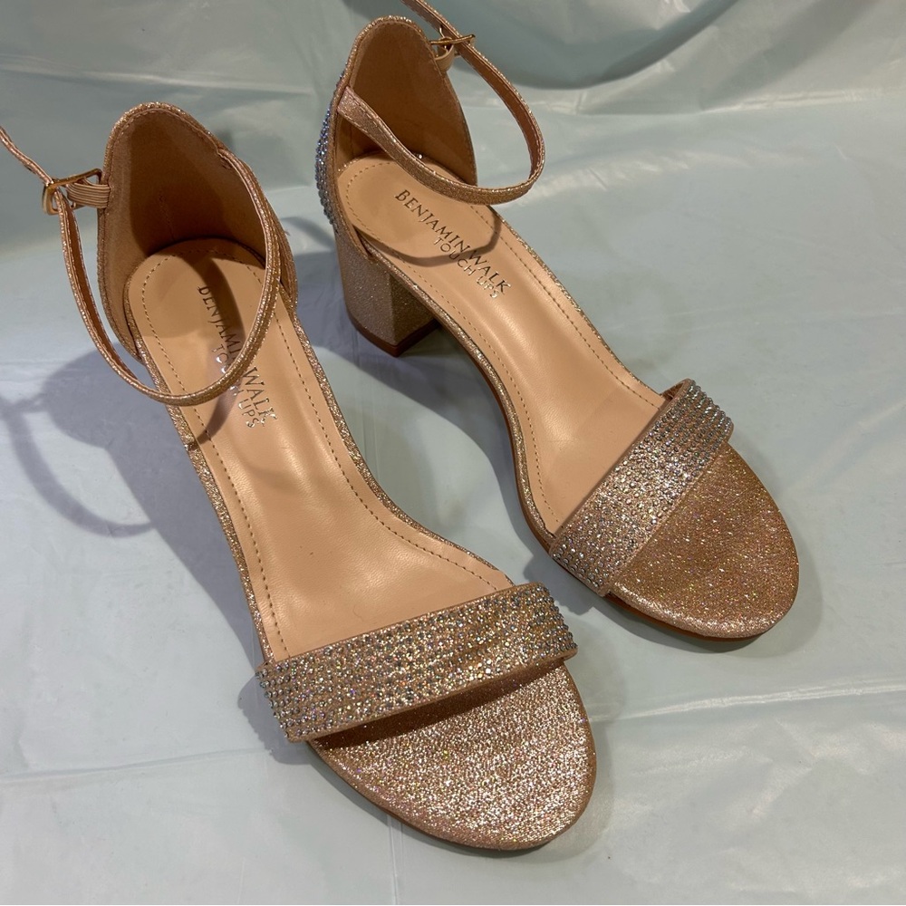 NWOT Touch Ups By Benjamin Walk Astra Sandal size 7.5
